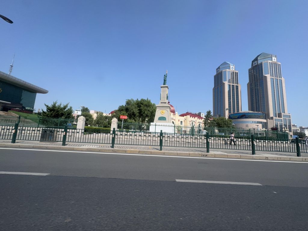 åå°æ»¨èèçº¢åè±éçºªå¿µç¢