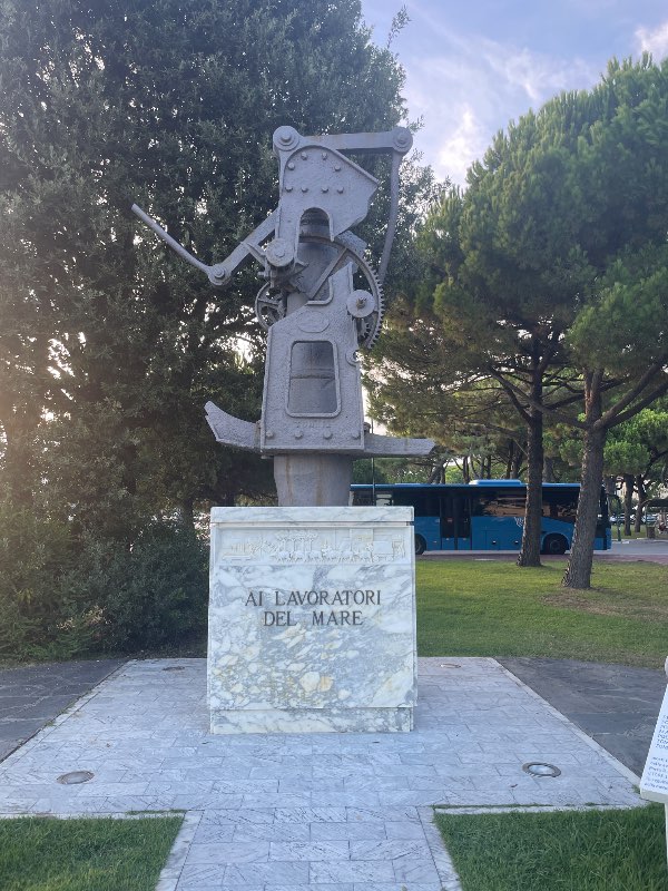 Monumento ai Lavoratori del Mare